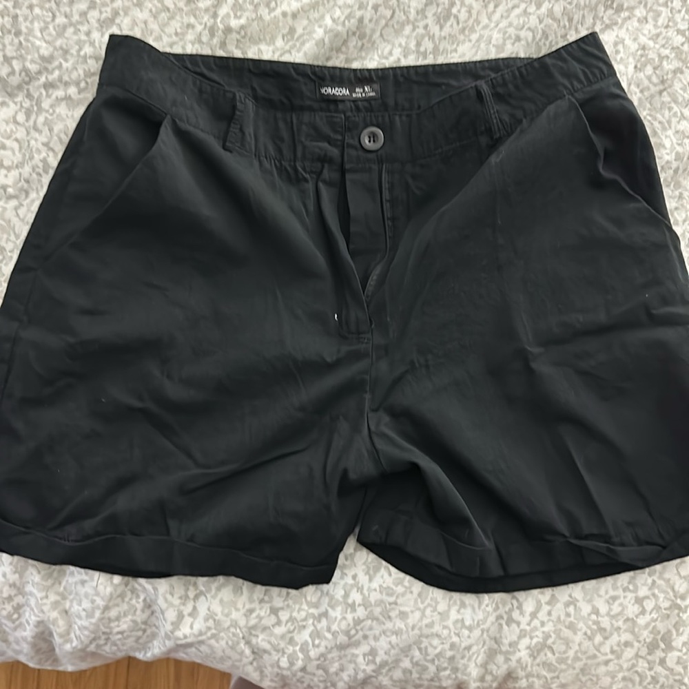 NORACORA Beezy Business Shorts
